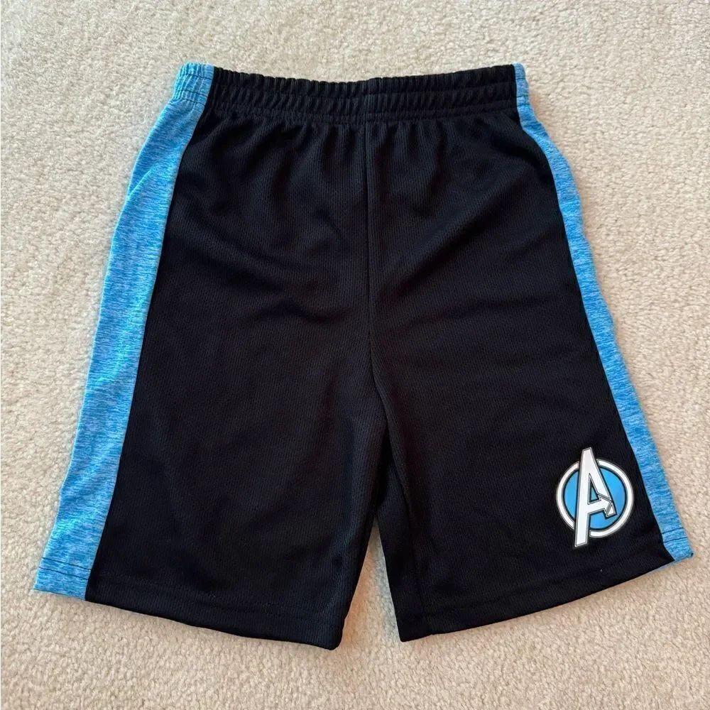 Boys Avengers Below/At Knee Shorts Sz 5